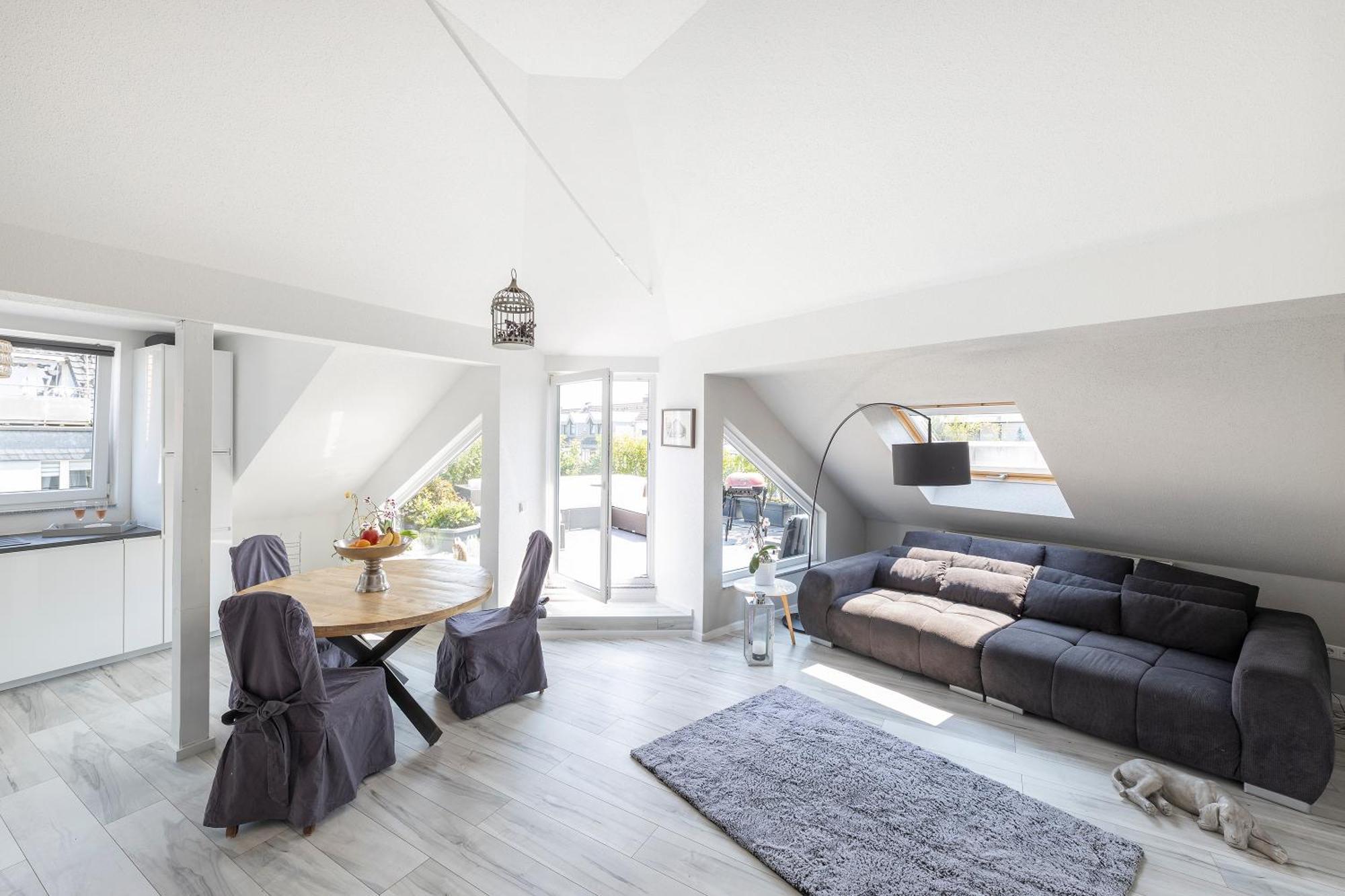 Penthouse With Whirlpool Central *