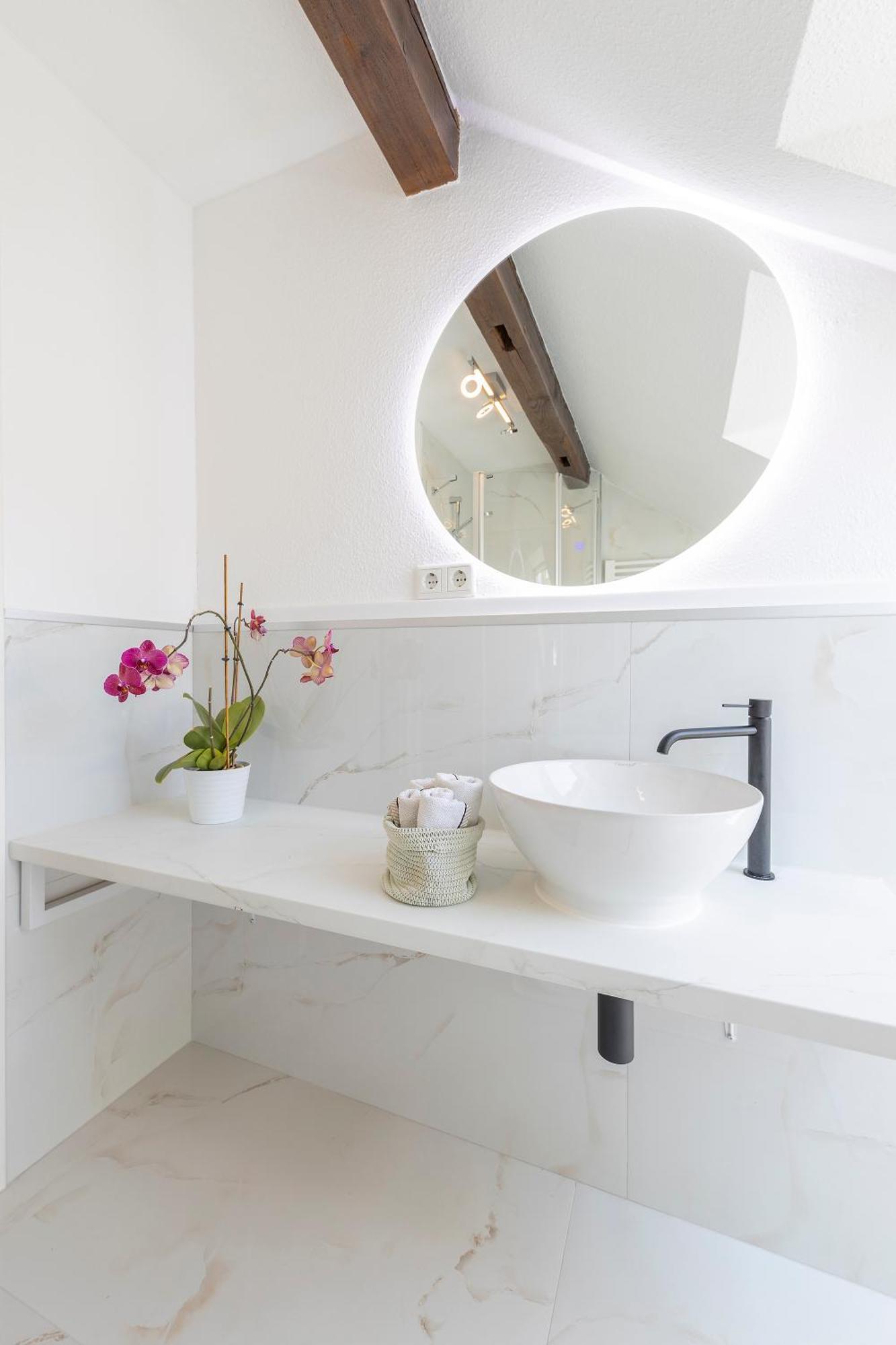 Penthouse With Whirlpool Central *