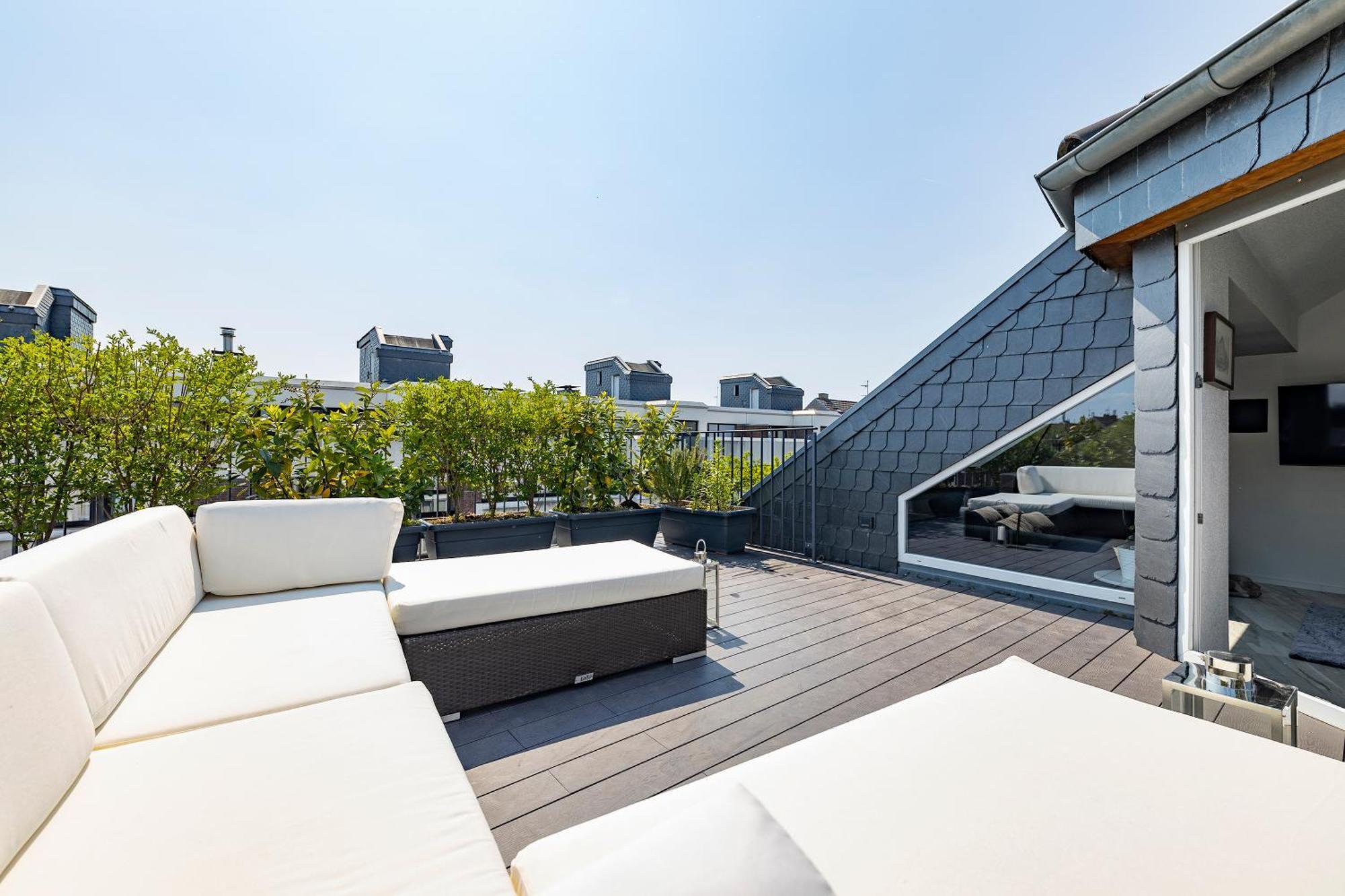 Penthouse With Whirlpool Central Apartment