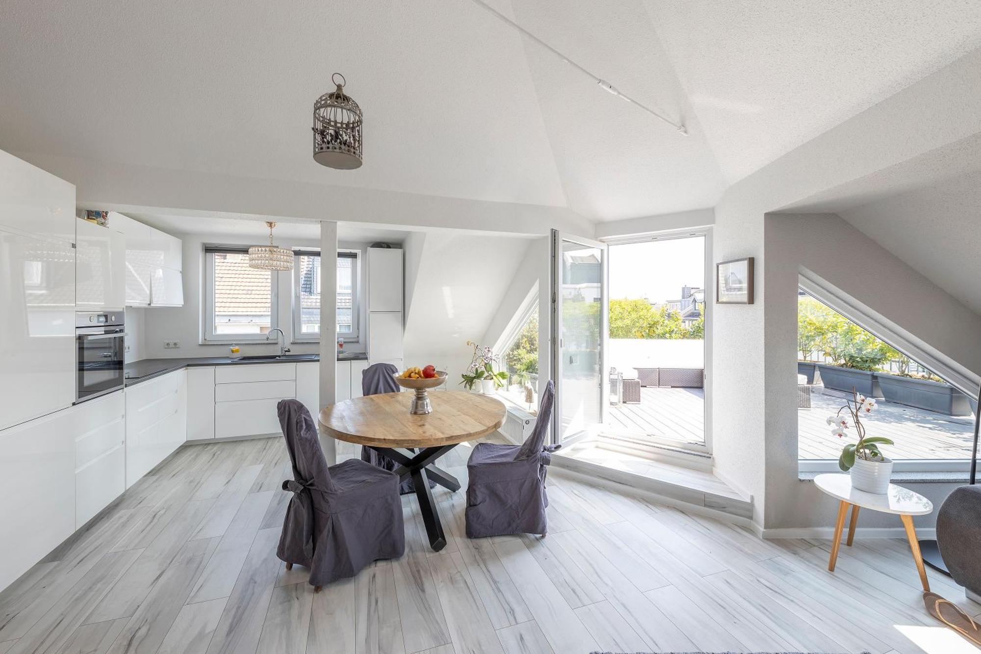 Penthouse With Whirlpool Central * Düsseldorf